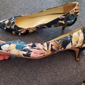 Fabulous BUTTER kitten heels - Hand made in Italy - NWOT